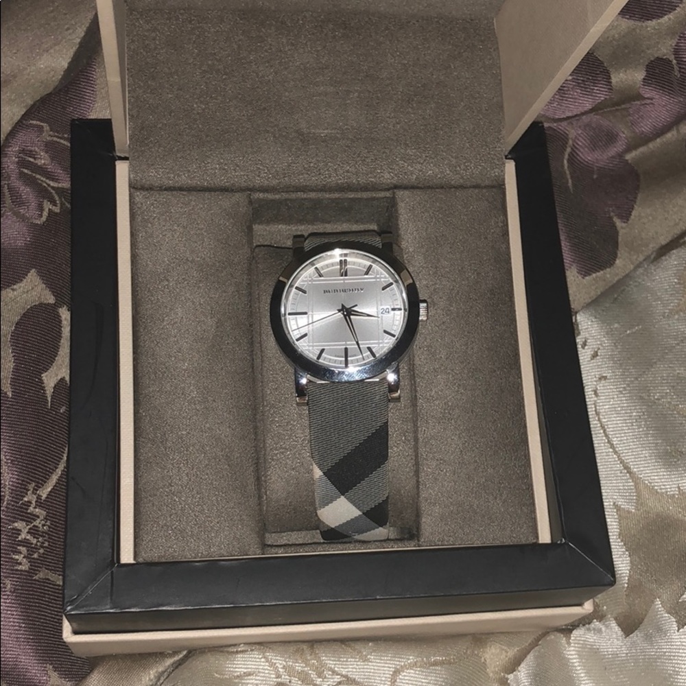 BURBERRY Watch - Picture 3 of 6